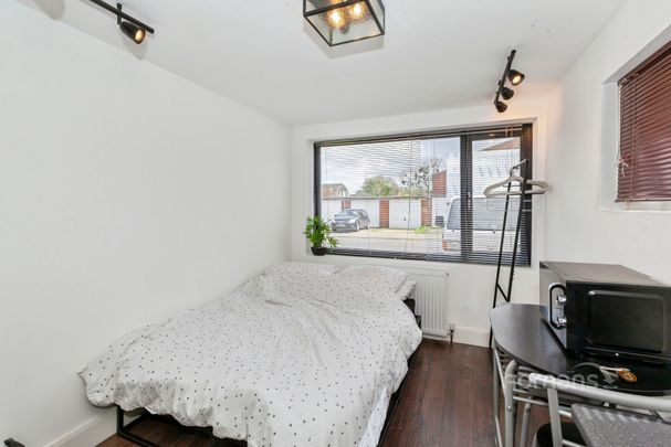 1 bedroom studio to rent - Photo 1