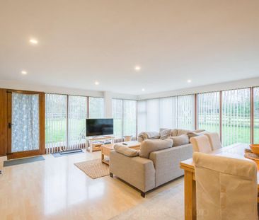 2 bedroom barn conversion to rent - Photo 2