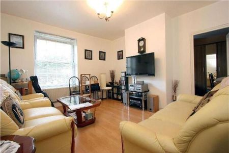 3 bedroom flat to rent - Photo 4