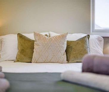 Thundersley Park Road, Benfleet, SS7 - Photo 1