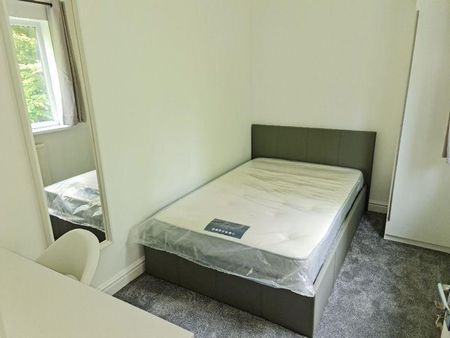 6 bedroom townhouse to rent - Photo 2