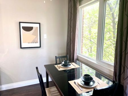 Edmonton Furnished Condo Rental in University & Whyte Ave - Renovated Apartment in King Edward - Photo 3