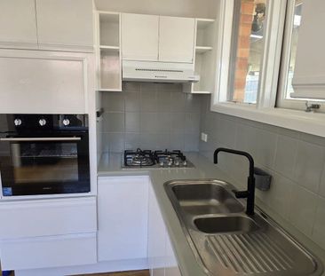 Renovated Specious 3 Bed 1 bath - Photo 5