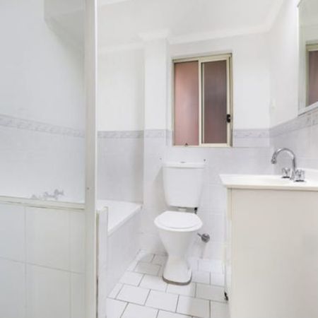 2-bedroom shared unit, Atchison St - Photo 3