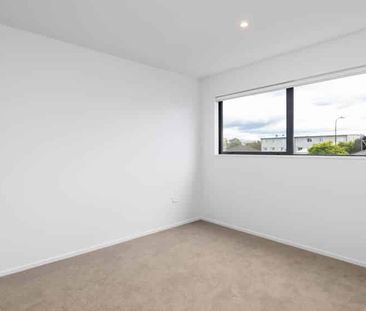 Fantastic Modern Townhouse! - Flexible Dates Available! - Photo 1