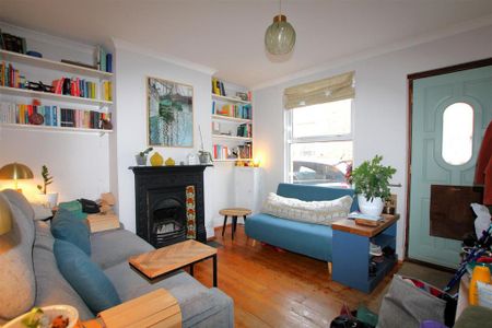 2 bedroom cottage to rent - Photo 2