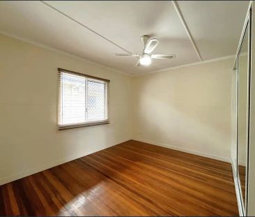 “Dual Living Family Home!” - Photo 4