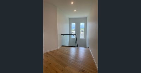 Luxury Resort Living In Waterfront House - Photo 5