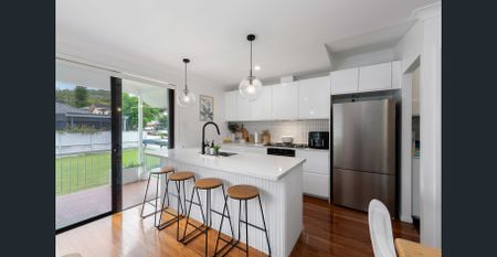 Renovated 3-Bed Upper-Level Home with Modern Style, Fireplace & Huge Backyard - Prime Carindale Location - Photo 5