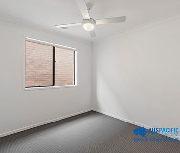 New-ish Family Home in Upper Point Cook! - Photo 5