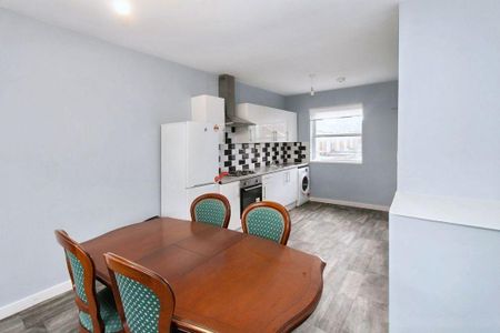 3 bed upper flat to rent in NE4 - Photo 5