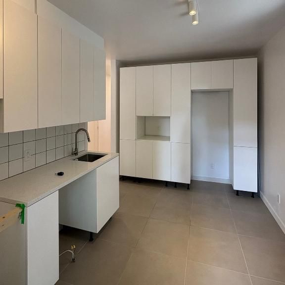 6 1/2 rdc lumineux tout rénové - Photo 1