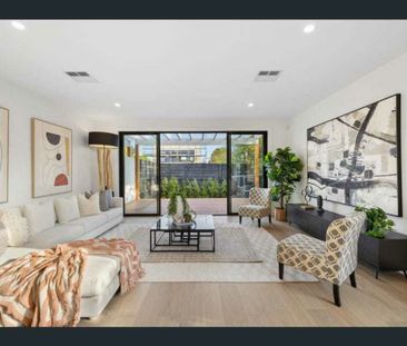 Sophistication, Luxury & Spacious Family Living! - Photo 3