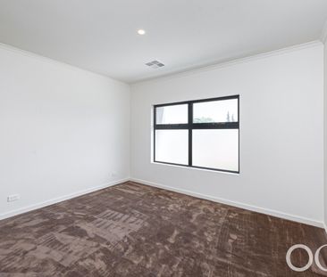 Open the Door to Contemporary Comfort - Photo 5