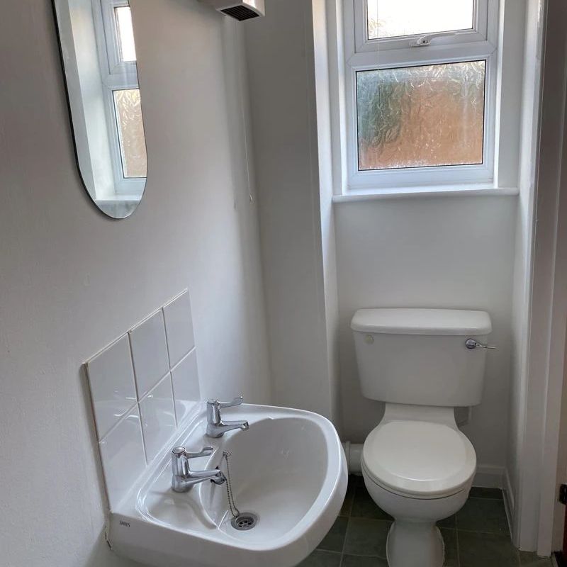 Flat 3, Boulton Court, 5 Robin Hood Road, - Photo 2