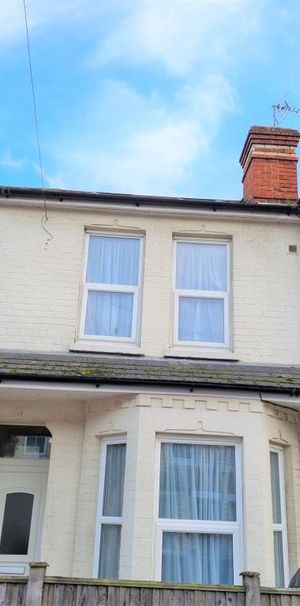 1 bedroom in a flat share to rent - Photo 2