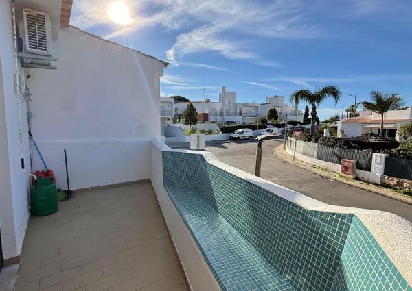 Excellent 1 bedroom flat with generous areas well located in Albufeira.