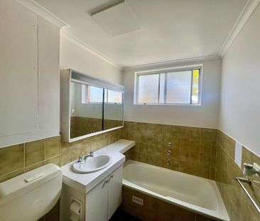 Sunlit Two Bedroom Apartment - Photo 3