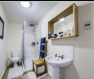 Room in a Shared House, Deerstalker Square, B16 - Photo 5