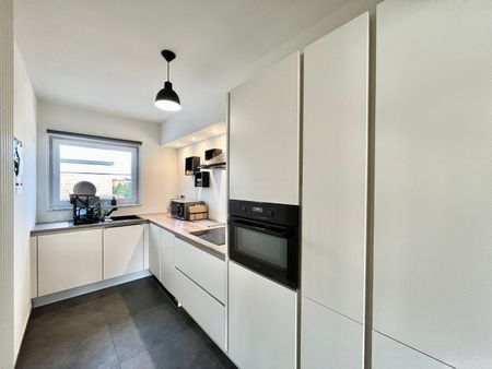 Gerenoveerd 2-slaapkamer appartement incl garage - Foto 2