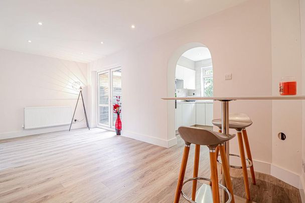 3 bedroom semi-detached house to rent - Photo 1