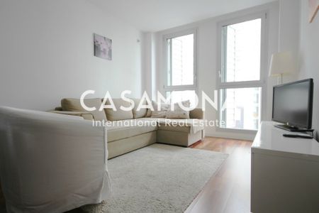 Modern Newly Renovated 1 Bedroom Apartment in Barceloneta - Photo 3