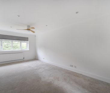 2A Churchfield Avenue, Weybridge - 5 bedrooms Property for lettings... - Photo 3