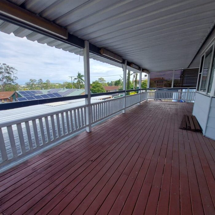 Spacious 5-Bedroom Family Home on a Prime Corner Block - Photo 1