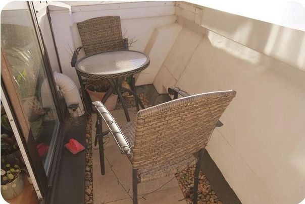 Room in a Shared Flat, Blazer Court, NW8 - Photo 1