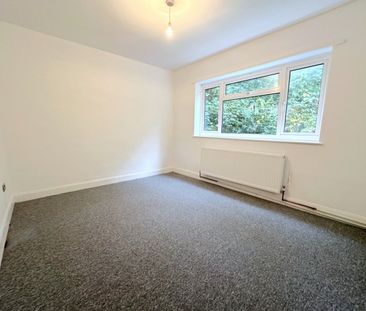 A 2 Bedroom Ground Floor Flat Instruction to Let in - Photo 5