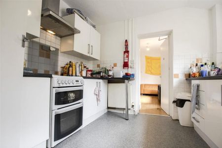 6 bedroom house to rent - Photo 2