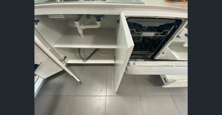 Nearly new 2 bedrooms Plus Study Room Apartment- Fast Lease - Photo 2