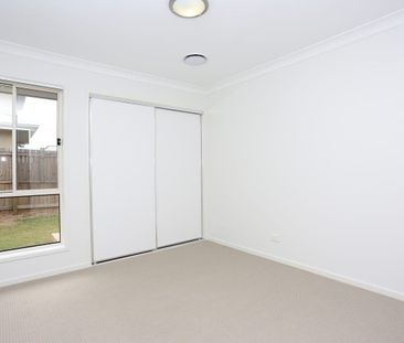 4 Bedroom Contemporary Home with Ducted Air Con - Photo 2