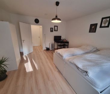 QUIET AND CENTRAL - Photo 3