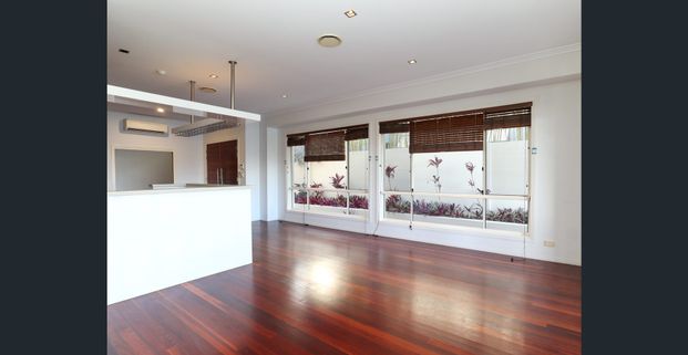 Luxury Waterfront Villa for Lease – Sanctuary Cove - Photo 1