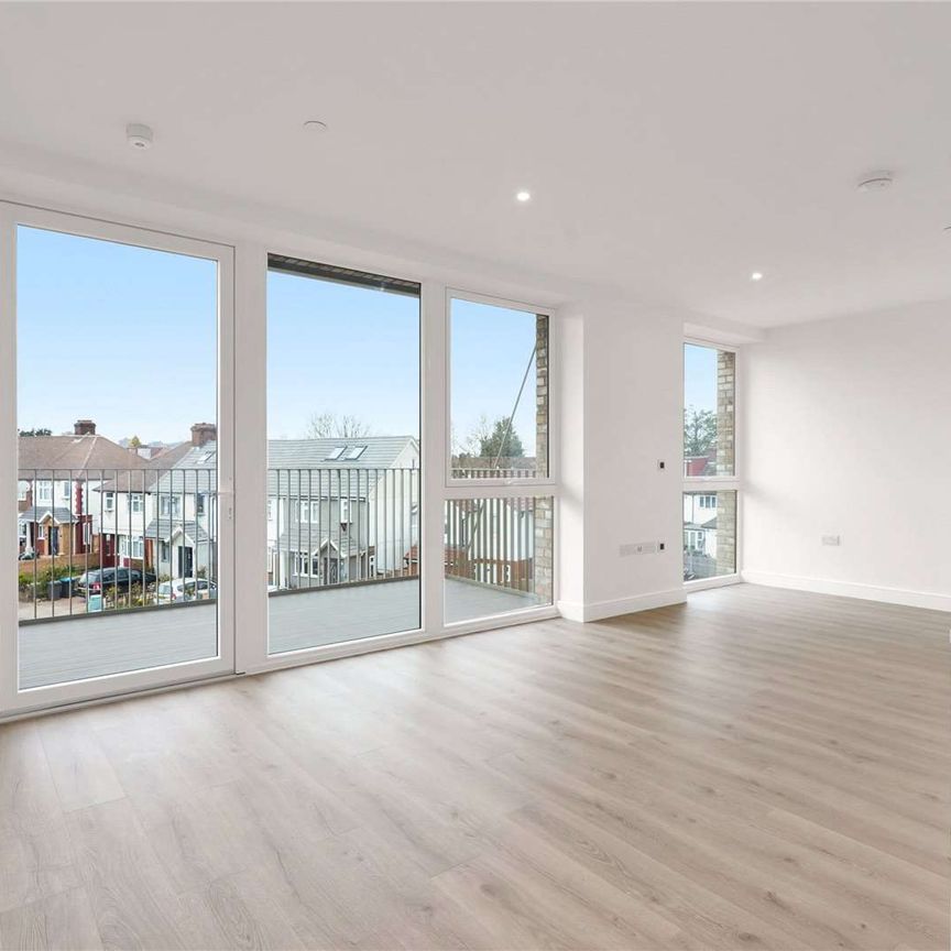 A fantastic two bedroom apartment available in an exceptional London canal side development. - Photo 1
