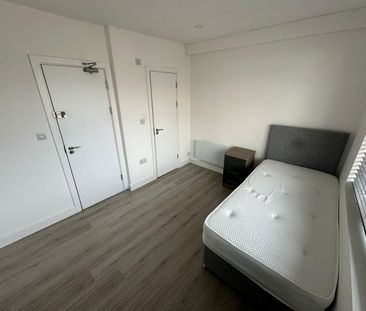 Studio Flat, Edgehill Road, CR4 - Photo 3