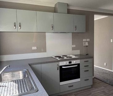 Sunny & Quiet 2 Bedroom home - Photo 2