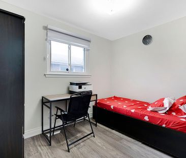 For Lease - 51 Glebe Crescent, Brampton, Ontario - Photo 2