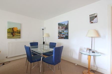 2 Bedroom Apartment, Carrington House, Montague Road, London SW19 - Photo 4