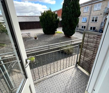 Høj stuelejlighed med altan - Photo 4