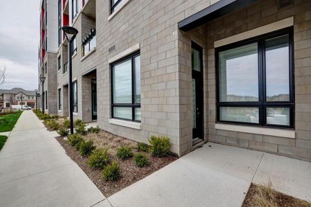For Lease - 3265 Carding Mill Trail Unit# 101, Oakville, Ontario - Photo 3