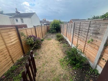 2 bedroom terraced house to rent - Photo 4