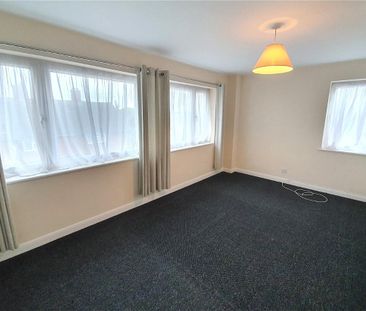 3 bed terraced house to rent in London Road, Rayleigh, SS6 - Photo 3