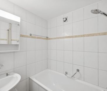 Schöne 3 ZWG mit grossem Balkon! - Foto 4