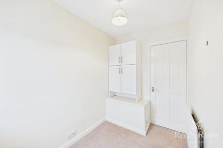 3 bedroom semi-detached house to rent - Photo 5