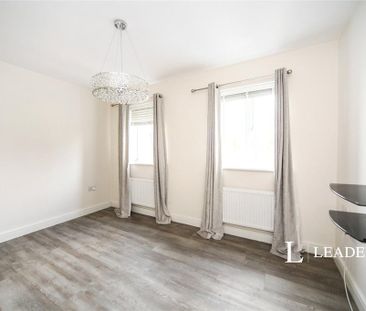 4 bedroom semi-detached house to rent - Photo 6