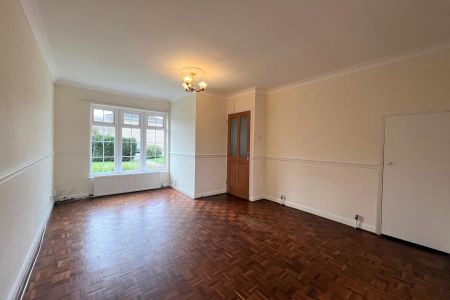 Regency Drive, West Byfleet - 2 bedrooms Property for lettings - Seymours - Photo 4