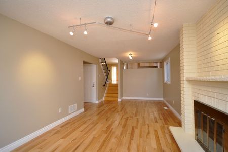 For Lease - 4165 Quaker Hill Drive, Mississauga, Ontario - Photo 2