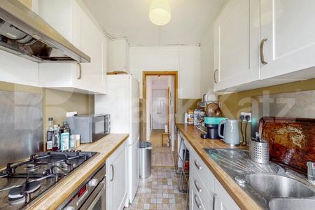 Charming three bedroomed apartment - Photo 4